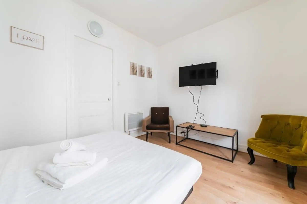 Appartement Calme Montmartre - Paris 18 - 2P - Flat-Guest 0*,  France