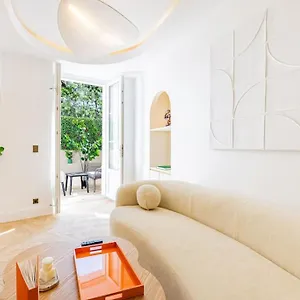 Apartment Townhouse Sacree Coeur Place Du Tertre Montmartre, Paris